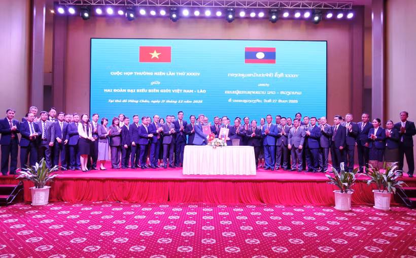 Vietnam et Laos boostent leur coopération en matière de gestion et de développement des frontières. Photo: VNA
