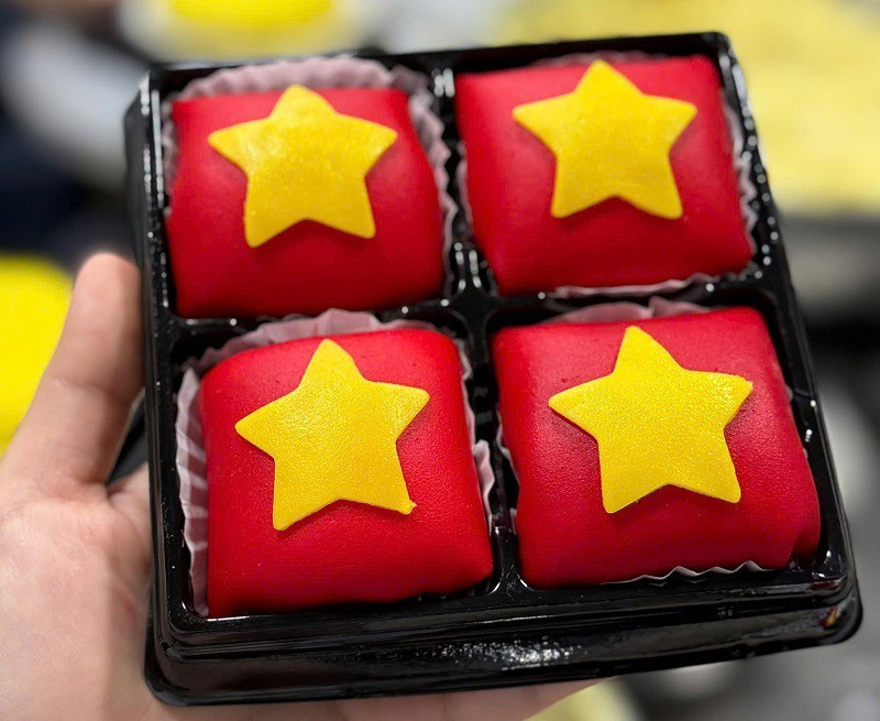Drapeaux, gâteaux et patriotisme : Hanoï se pare de rouge et d'or