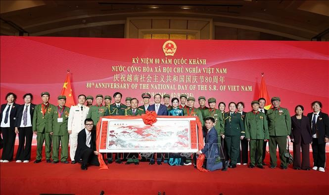 Des délégués lors cérémonie en Chine marquant le 80e anniversaire de la Fête nationale du Vietnam (2 septembre 1945 – 2 septembre 2025). Photo: VNA