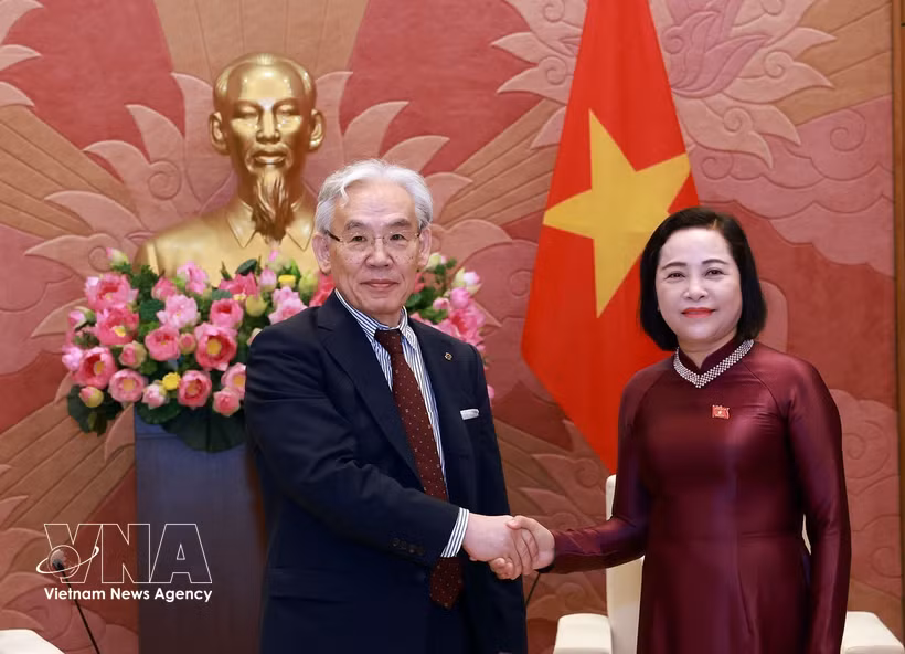 La vice-présidente de l’Assemblée nationale Nguyên Thi Thanh et le président du groupe japonais Tokushukai, Higashiue Shinichi. Photo: VNA