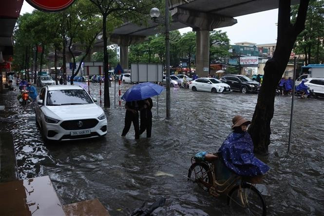 De fortes pluies provoquent les inondations à Hanoi. Photo: VNA