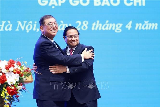 Les Premiers ministres vietnamien et japonais. Photo: VNA