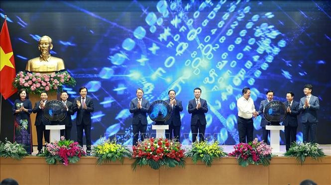 Le Premier ministre Pham Minh Chinh préside le lancement du Portail juridique national, accessible à l'adresse https://phapluat.gov.vn. Photo: VNA