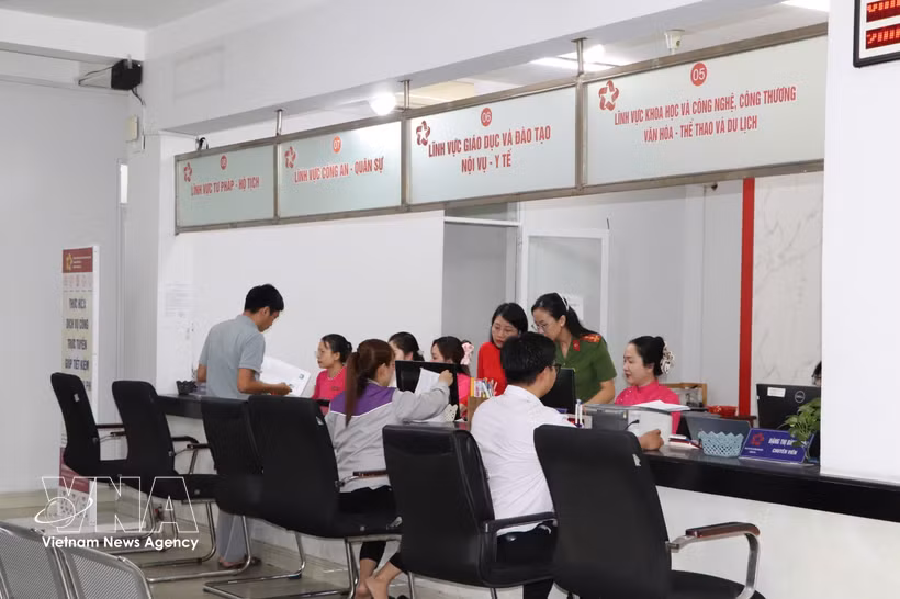 Le taux de dossiers traités en ligne à Hô Chi Minh-Ville atteint désormais 76 %. Photo: VNA