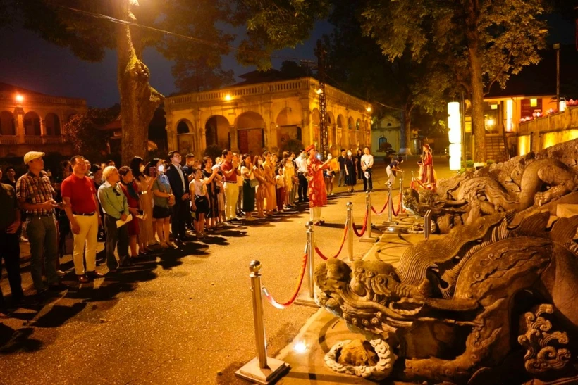 Un circuit nocturne à Hanoi. Photo: Internet