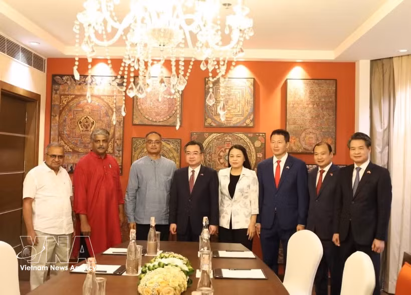 Le membre du Bureau politique, secrétaire du Comité central du PCV et chef de la Commission centrale des politiques et stratégies, Nguyên Thanh Nghi, rencontre à New Delhi le secrétaire général du Parti communiste indien (PCI), Doraisamy Raja. Photo: VNA