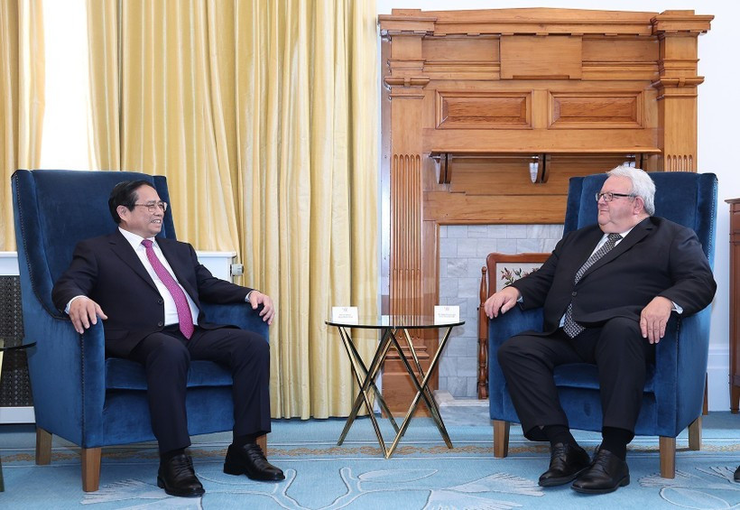 Le Premier ministre Pham Minh Chinh et le président de la Chambre des représentants de Nouvelle-Zélande, Gerry Brownlee. Photo: VNA