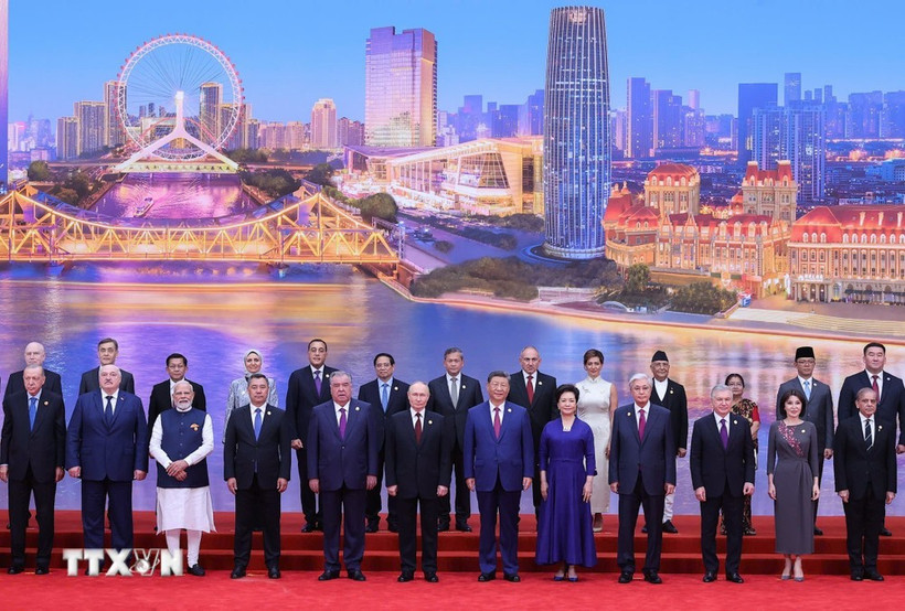 Le Premier ministre Pham Minh Chinh et d'autres dirigeants des pays lors du Sommet 2025 de l'Organisation de Coopération de Shanghai (OCS). Photo: VNA