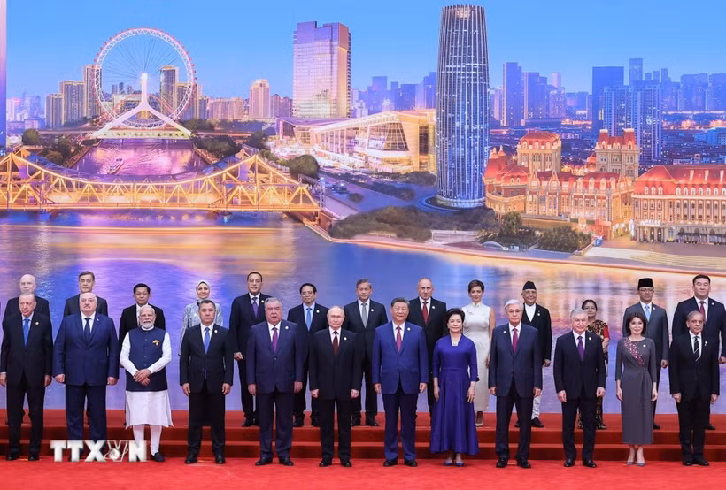 Le Premier ministre Pham Minh Chinh et d'autres dirigeants des pays lors du Sommet 2025 de l'Organisation de Coopération de Shanghai (OCS). Photo: VNA