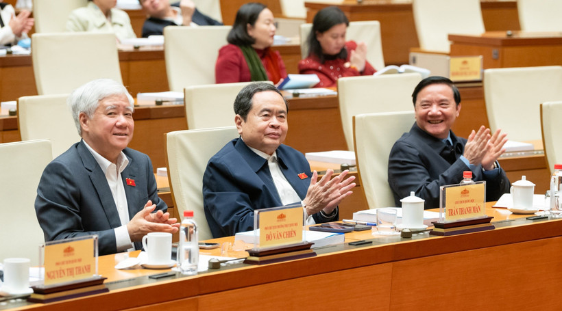 Le président de l'Assemblée nationale Trân Thanh Mân (centre). Photo: VNA