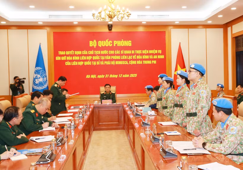 Quatre officiers de l’Armée populaire déployés dans des missions de maintien de la paix de l’ONU. Photo: VNA