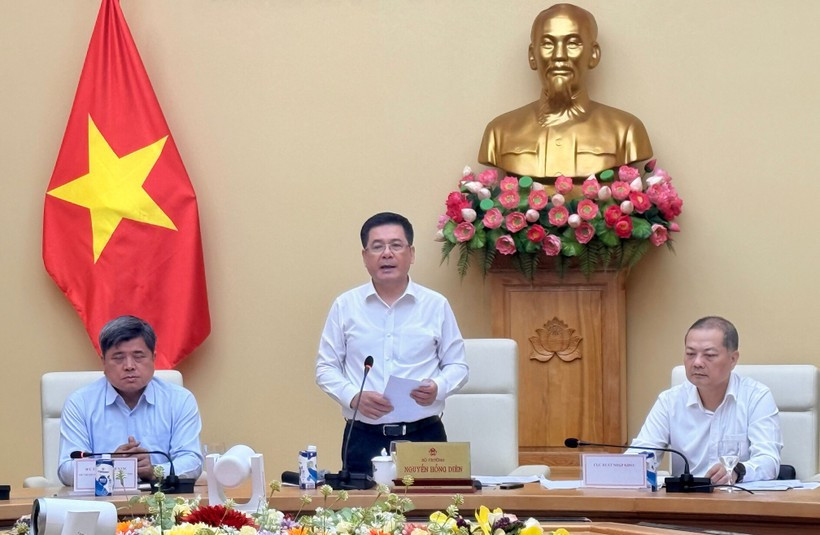 Le ministre de l’Industrie et du Commerce, Nguyên Hông Diên, s'exprime lors de la conférence. Photo: VietnamPlus