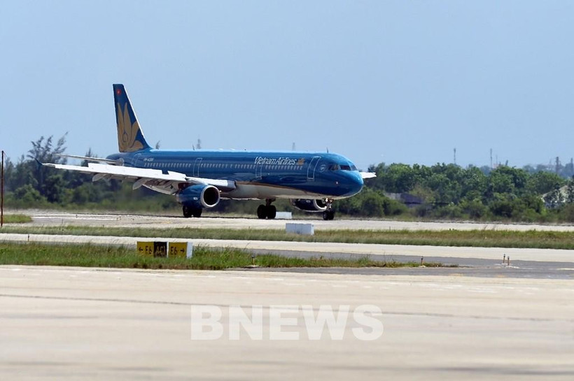 En raison des impacts du typhon Fengshen, Vietnam Airlines annonce des ajustements sur plusieurs vols domestiques les 22 et 23 octobre, notamment à destination et au départ de Huê et Da Nang. Photo: Bnews
