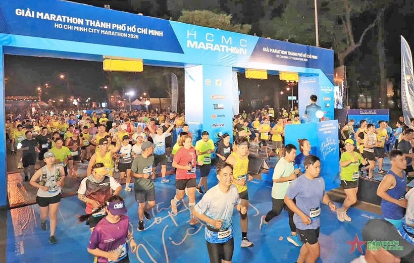 Plus de 10.000 coureurs au marathon de Hô Chi Minh-Ville. Photo: qdnd.vn