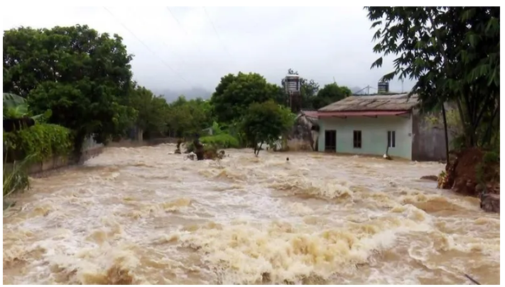 La circulation résiduelle du typhon Wipha a provoqué de très fortes pluies dans les zones montagneuses de l’ouest de la province de Nghe An. Photo: VNA