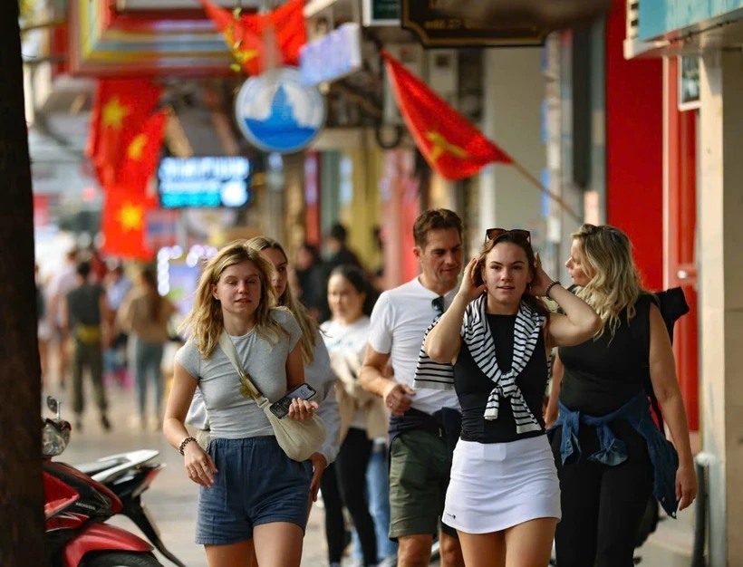 Des touristes étrangers au Vietnam. Photo: VNA