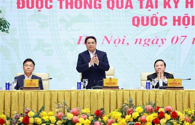 Le Premier ministre Pham Minh Chinh préside une conférence visant à diffuser et à mettre en œuvre les lois et résolutions récemment adoptées par la 15ᵉ Assemblée nationale (AN) lors de sa 9ᵉ session extraordinaire. Photo: VNA