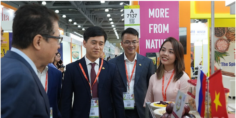 L'ambassadeur du Vietnam en Russie, Dang Minh Khôi, au pavillon vietnamien