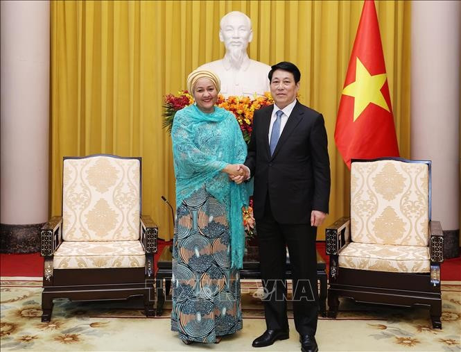Le président Luong Cuong reçoit la secrétaire générale adjointe de l'ONU, Amina Mohammed. Photo: VNA