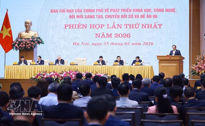 Le Premier ministre Pham Minh Chinh s'exprime lors de la réunion. Photo: VNA