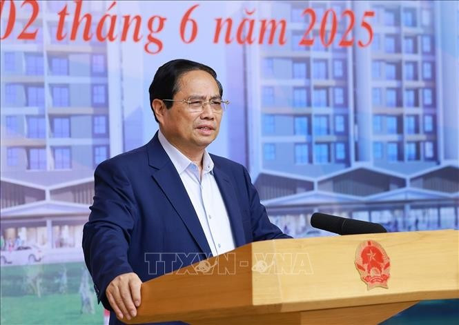 Le Premier ministre Pham Minh Chinh s'exprime lors de la conférence. Photo: VNA