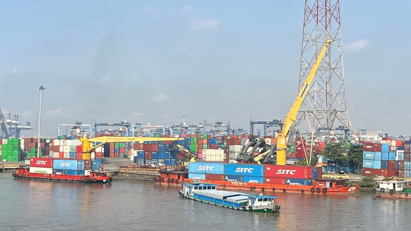 Le Vietnam affiche un excédent commercial de 10,18 milliards de dollars en sept mois. Photo: VNA