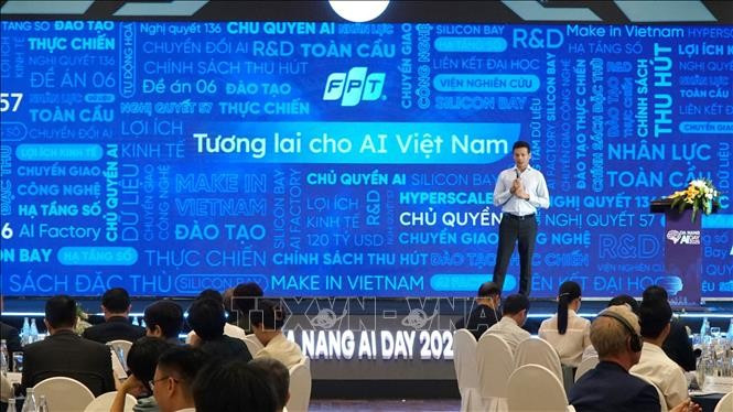 Colloque : « L’intelligence artificielle – Un nouveau moteur de développement pour Da Nang ». Photo: VNA