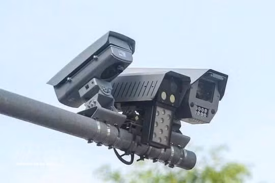 Hanoï poursuit le déploiement de son réseau de caméras intelligentes pour améliorer la gestion du trafic urbain. Photo: VNA