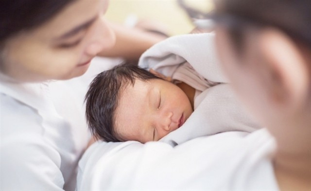 17.000 femmes de moins de 35 ans ayant eu au moins deux enfants bénéficient d’un soutien financier conformément aux résolutions 40/2024/NQ-HDND et 32/2025/NQ-HDND du Conseil populaire de Hô Chi Minh-Ville. Photo: VNA