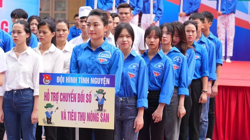 Des jeunes locaux participent activement aux activités des groupes communautaires de technologie numérique. Photo : bacgiang.gov.vn