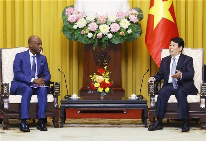 Le président de la République, Luong Cuong, et le ministre togolais des Affaires étrangères, de l'Intégration régionale et des Togolais de l'Extérieur, Robert Dussey. Photo: VNA