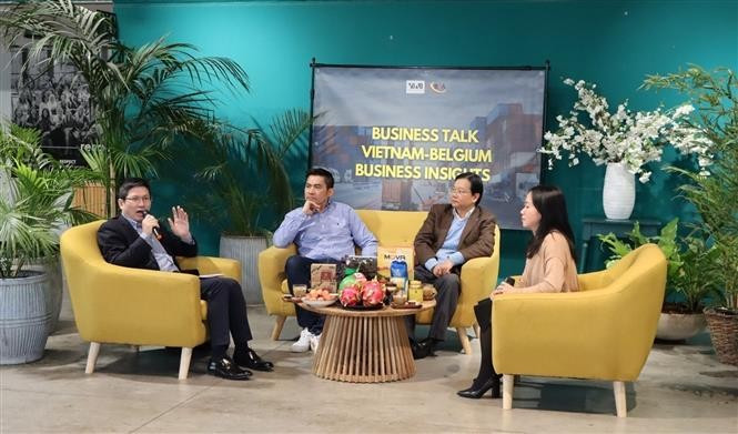 Des entreprises vietnamiennes implantées en Belgique ont partagé leurs réussites et leurs histoires inspirantes lors d'un forum de réseautage professionnel organisé récemment à Bruxelles. Photo: VNA