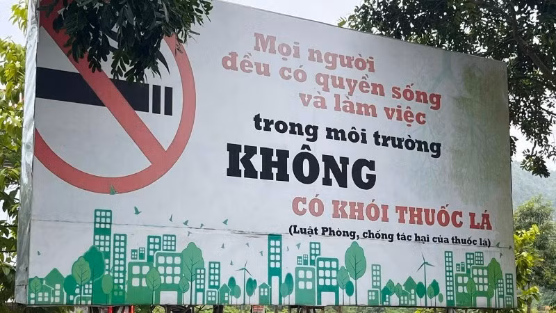 Interdiction totale de fumer au Vietnam : de nouvelles zones concernées. Photo: nhandan.vn