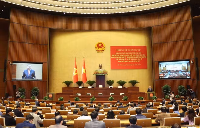 Conférence nationale pour faire le bilan de la mise en œuvre de la Résolution n°18-NQ/TW du 12e Comité central du Parti. Photo: VNA