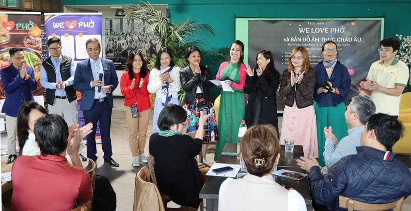 Les membres du "We Love Pho". Photo: VNA