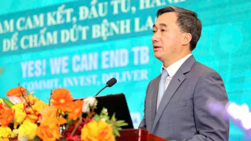 Le professeur Trân Van Thuân, vice-ministre de la Santé, s'exprime lors de la cérémonie. Photo: nhandan.vn