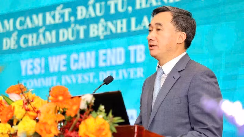 Le professeur Trân Van Thuân, vice-ministre de la Santé, s'exprime lors de la cérémonie. Photo: nhandan.vn