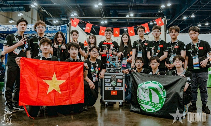 L’équipe de robotique GreenAms 24751 du lycée d’excellence Hanoï-Amsterdam. Photo: qdnd.vn
