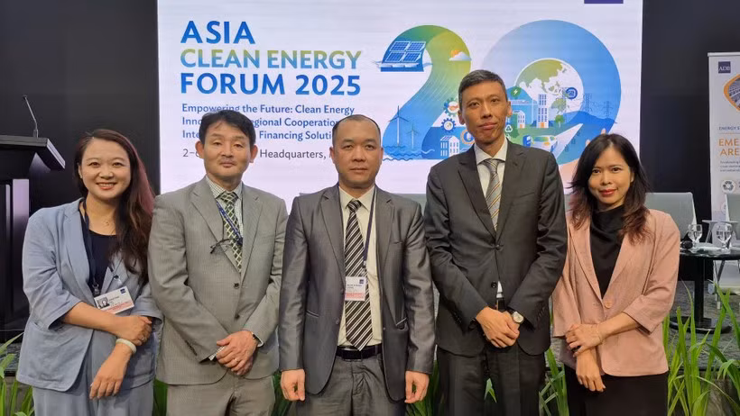 Déploiement de plateformes de stockage d'énergie par batterie pour les économies à faibles émissions de carbone. Photo: VietnamPlus