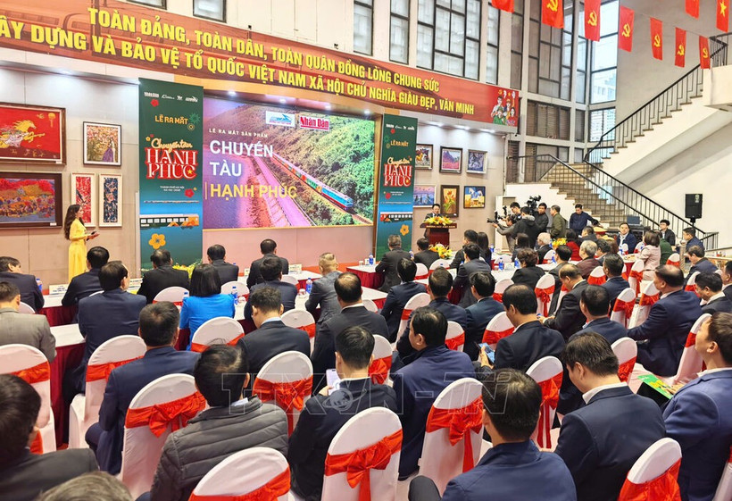Cérémonie de lancement du programme « Chuyến tàu Hạnh phúc » (Le Train du Bonheur). Photo: VNA