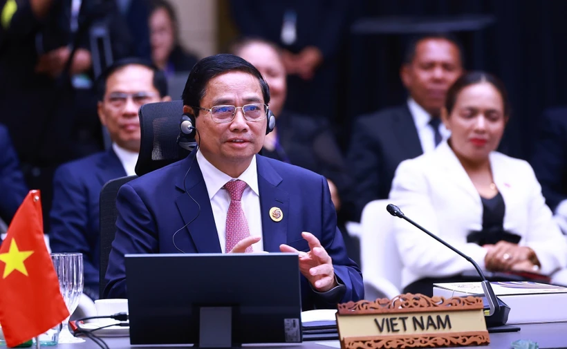 Le Premier ministre Pham Minh Chinh s'exprime lors de session plénière du 46e Sommet de l'ASEAN. Photo: VNA 