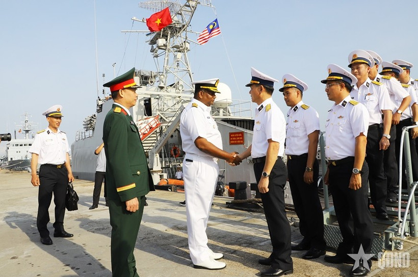 La cérémonie d’accueil du navire 17 se tient au port militaire de Lumut. Photo: qdnd.vn