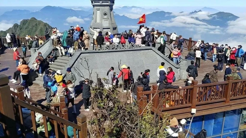 Les touristes àn Lao Cai. Photo: VNA