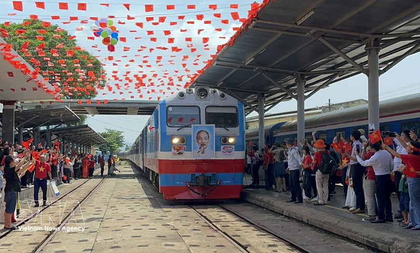 Le tran de la réunification. Photo: VNA