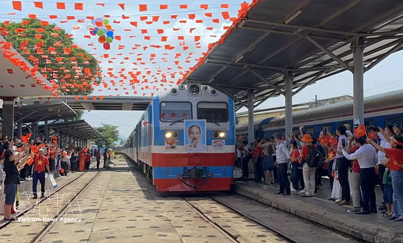 Le tran de la réunification. Photo: VNA