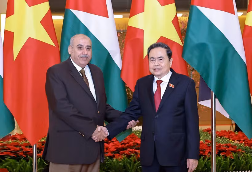 Le président de la Chambre basse de Jordanie, Mazen Turki El Qadi, et le plus haut législateur vietnamien, Tran Thanh Man. Photo: VNA