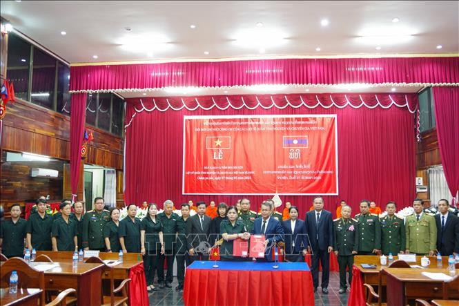 Rapatriement des restes de 16 soldats tombés au Laos. Photo: VNA