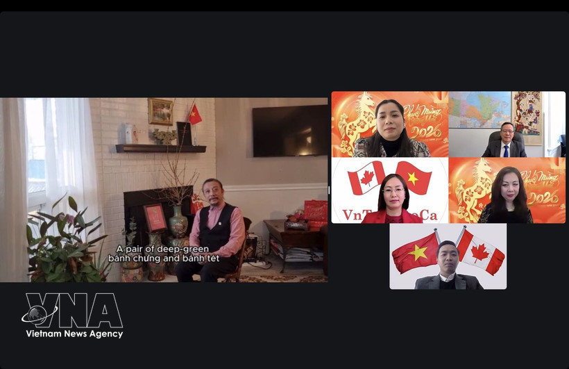  Des représentants des diverses associations de la communauté vietnamienne à travers le Canada prennent part au programme virtuel du Nouvel An et assistent au lancement de la rubrique dédiée aux produits vietnamiens au Canada. Photo: VNA