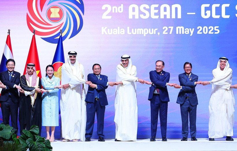 Le Premier ministre Pham Minh Chinh et les diriegants de l'ASEAN et des pays du GCC. Photo: VNA