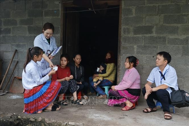 Soins sanitaires dans un hameau à Ha Giang. Photo: VNA